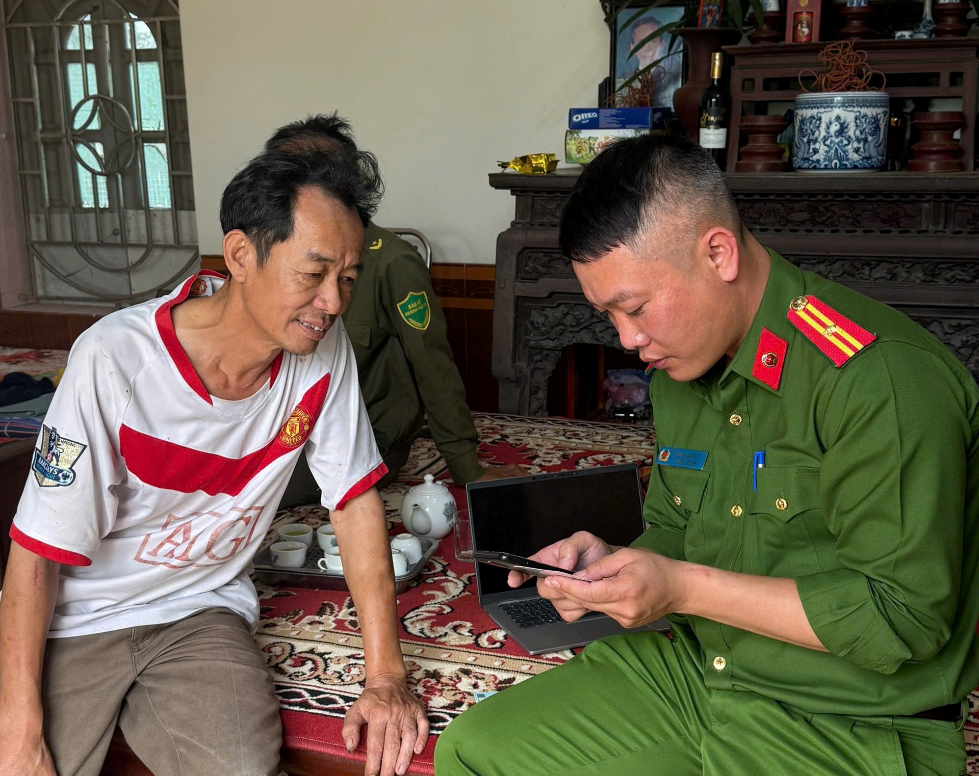 Công an xã Hồng Châu: Tuyên truyền phòng, chống tội phạm công nghệ cao, lừa đảo trên không gian mạng 